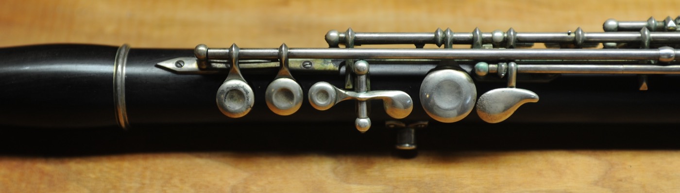 Monnig, Leipzig - a=435, open G# - is there a name for this key system? Plays very nicely
